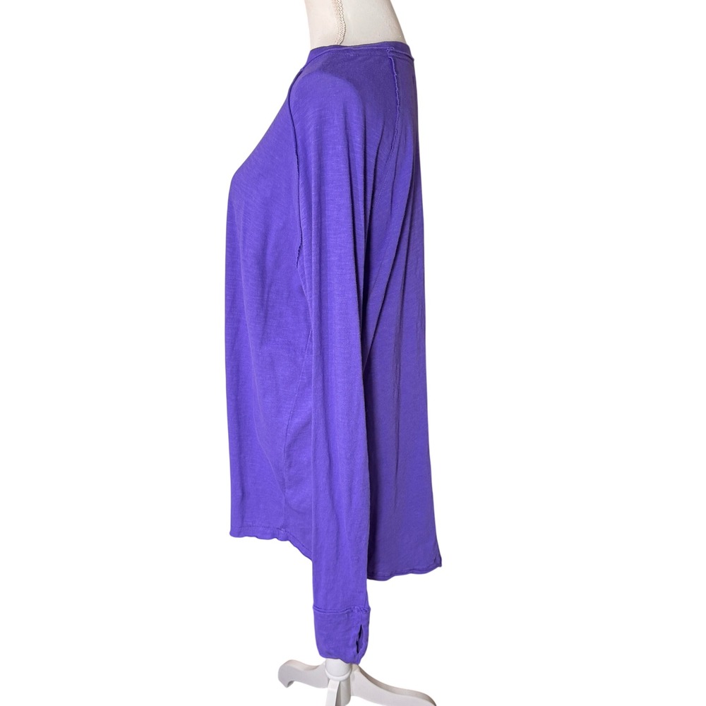 Free People We The Free Purple Knit Long Sleeve Tee Thumbholes Size M Casual EUC - Picture 7 of 10